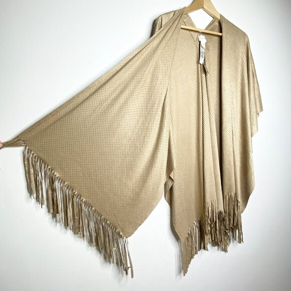 NWT Chicos Peyton Perforated Ruana Cover Arabian Camel One Size Tan Fringe Wrap - Picture 2 of 13